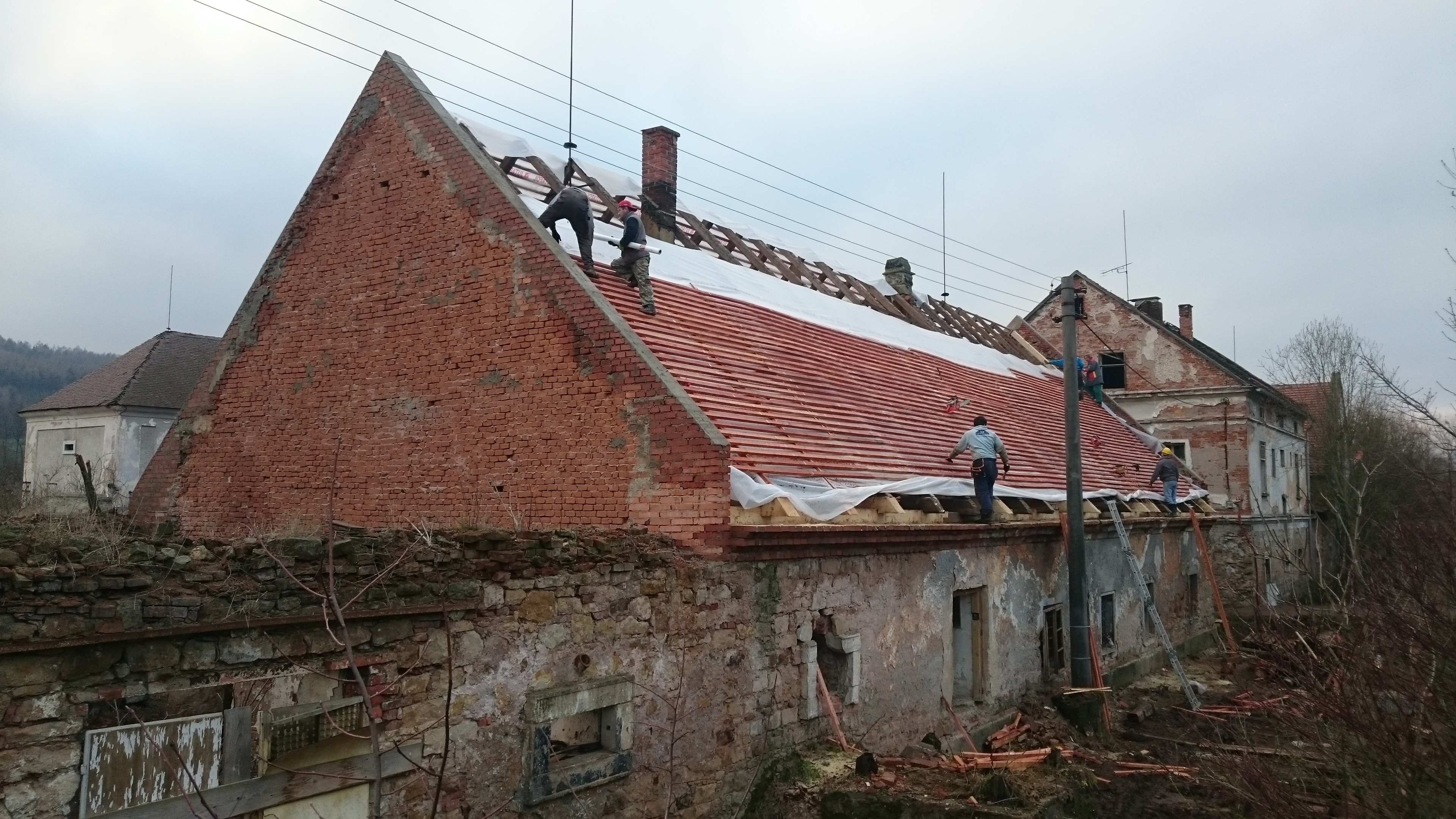 Oprava střechy budovy E